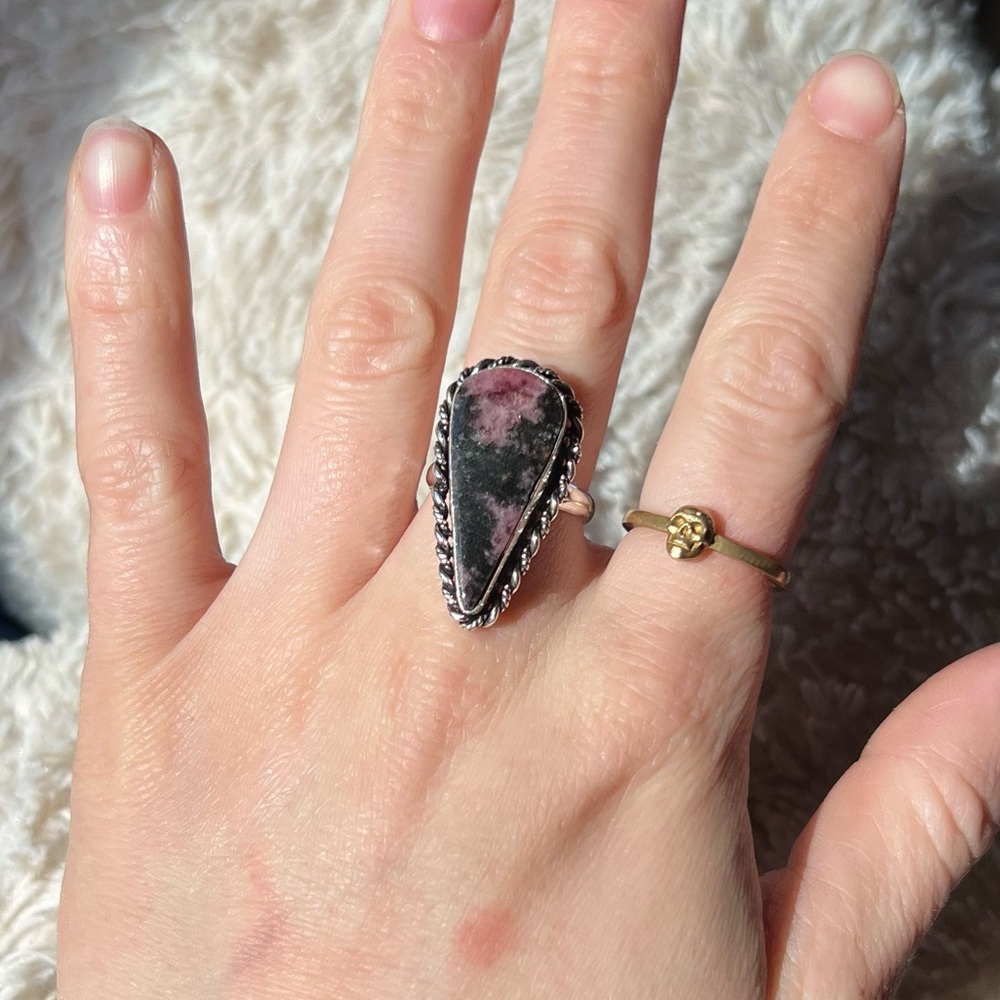Silver Rhodonite Ring - Picture 3 of 9